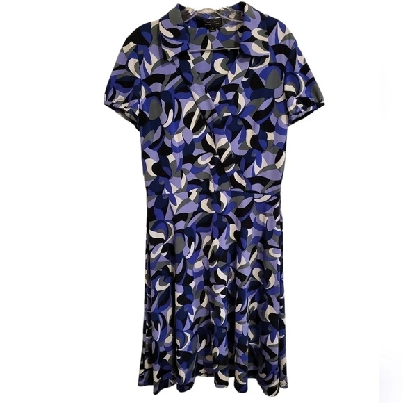 Tahari Dresses & Skirts - TAHARI V-Neck Dress (Size 8)